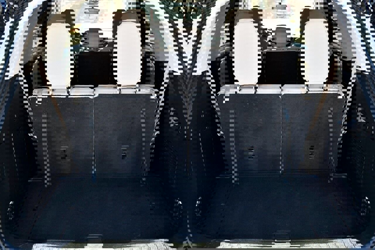 Used 2024 Ford Explorer XLT w/ Equipment Group 202A image 14