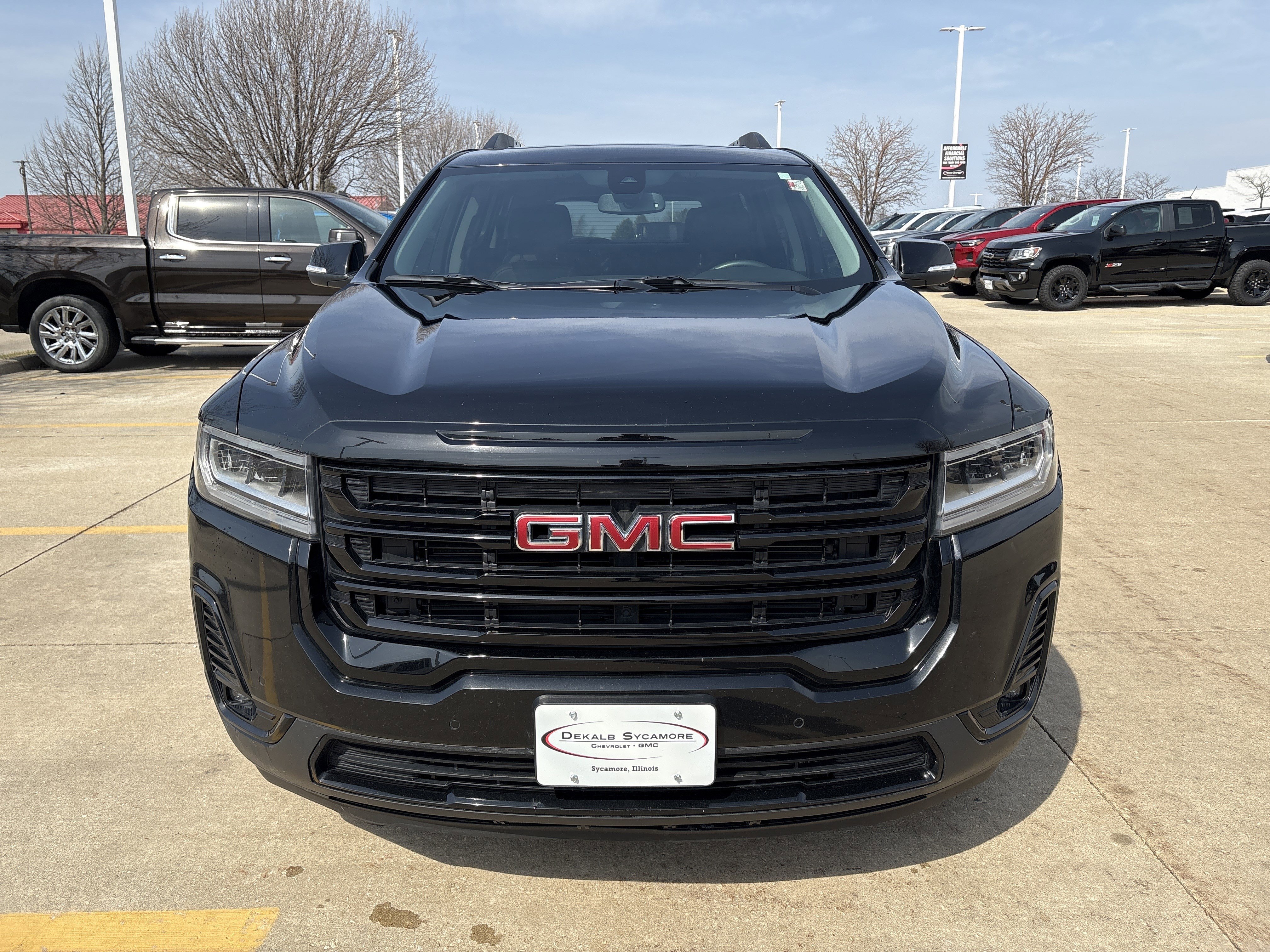 Used 2023 GMC Acadia SLT w/ Elevation Edition image 8