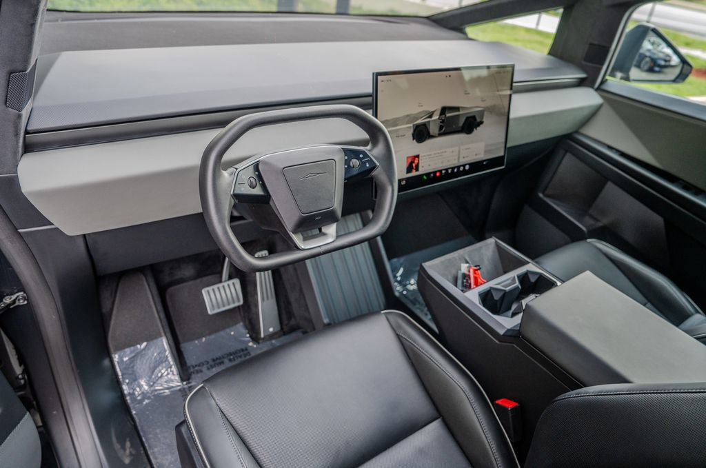 Used 2025 Tesla Cybertruck AWD Crew Cab image 4