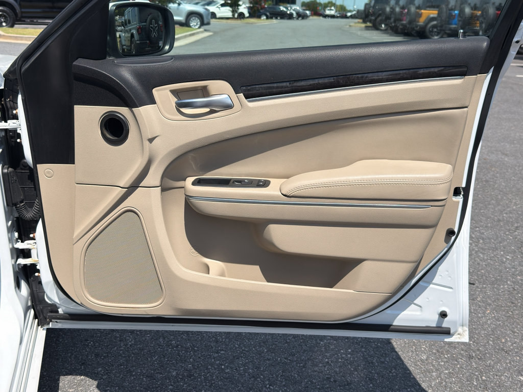 Used 2013 Chrysler 300 RWD image 28