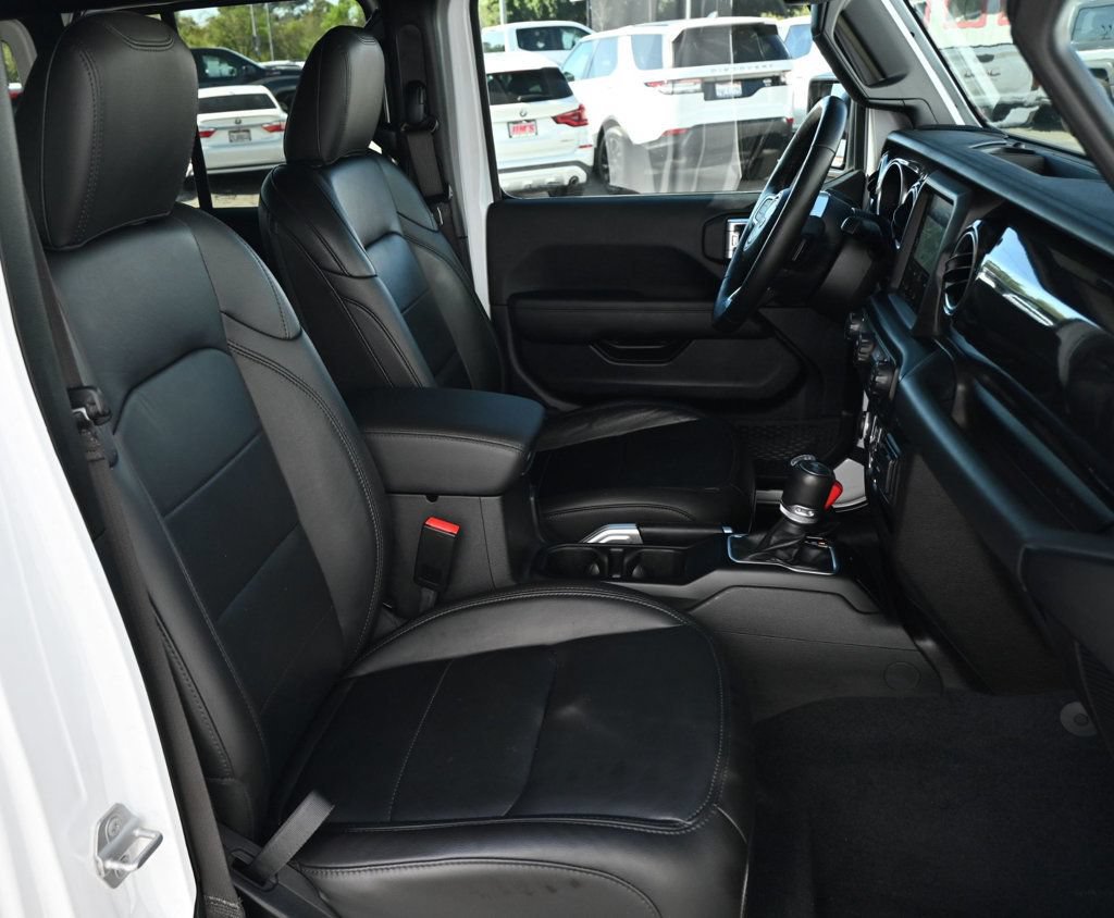 Used 2022 Jeep Wrangler Unlimited Sahara AWD/4WD image 23