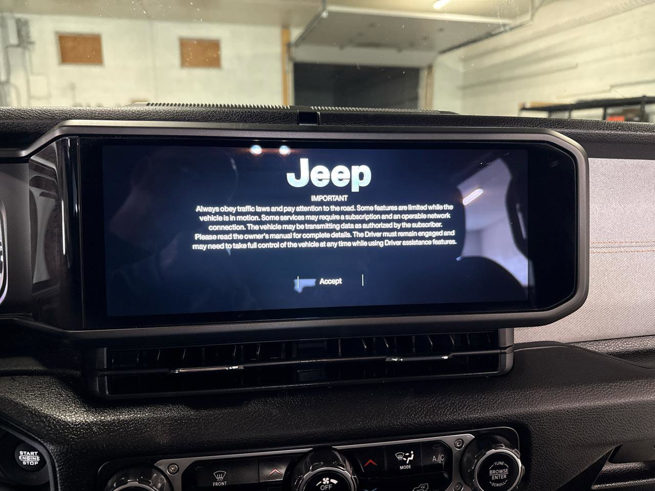 Used 2024 Jeep Wrangler Unlimited image 17