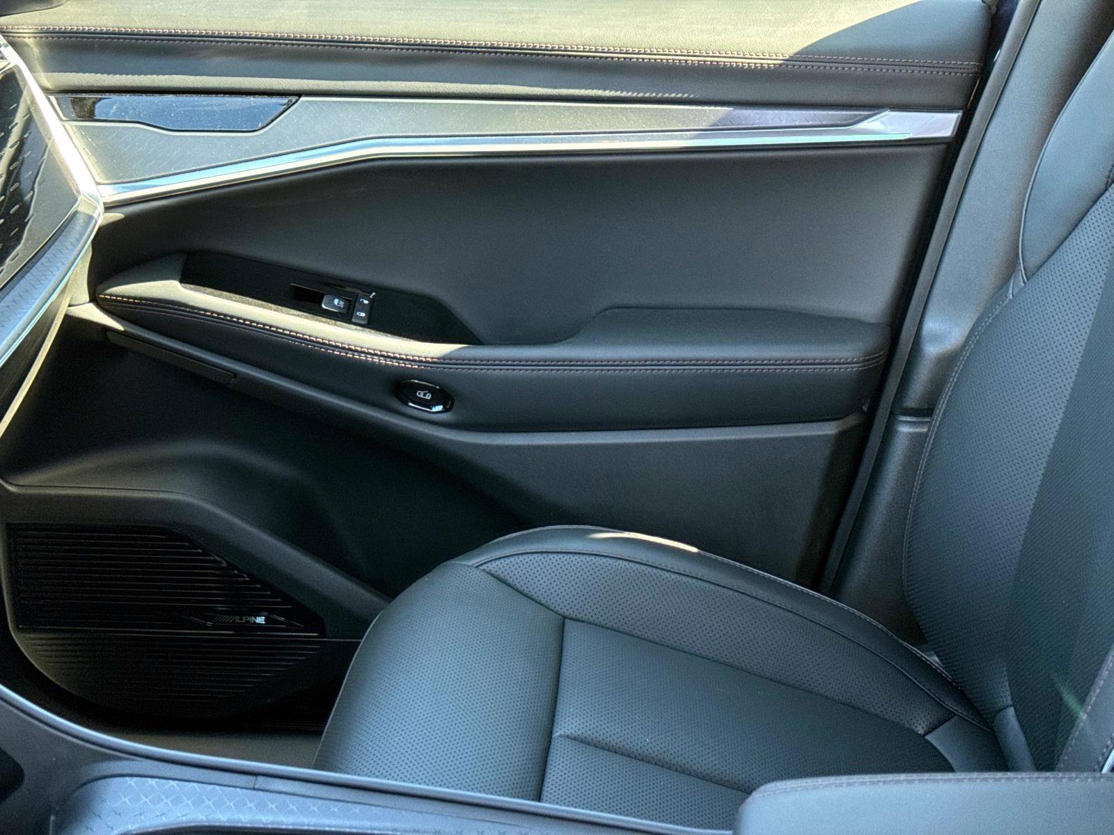 Used 2025 Jeep Wagoneer Limited image 14