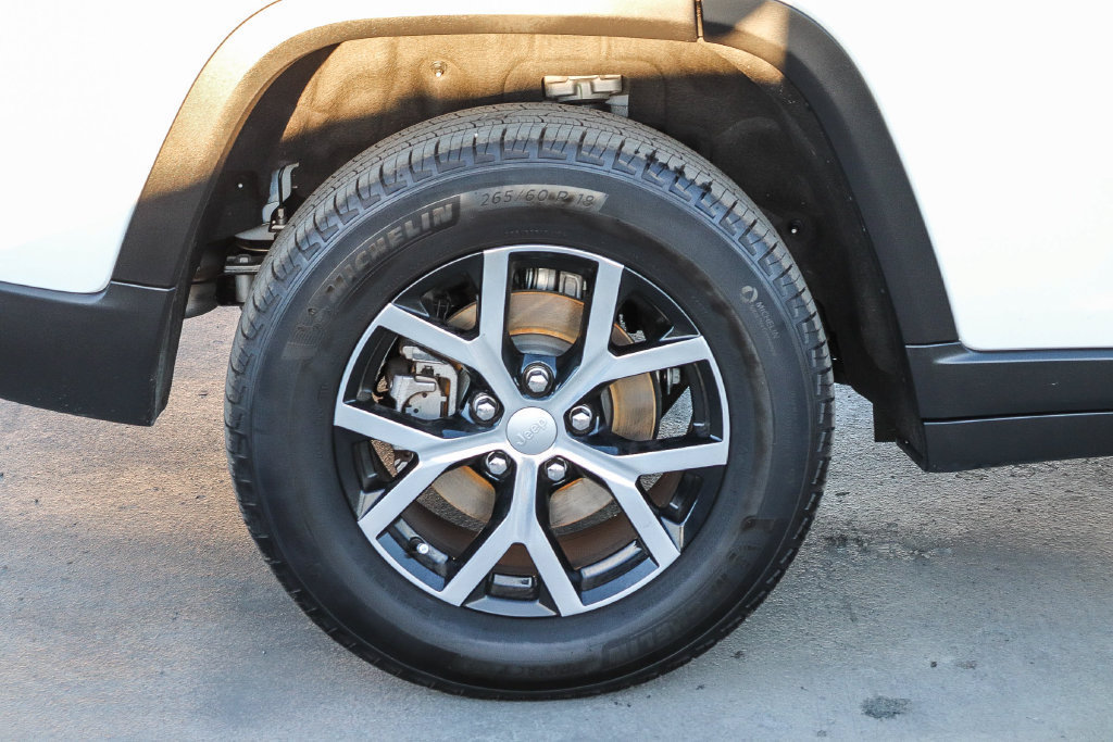Used 2024 Jeep Grand Cherokee Limited RWD image 12