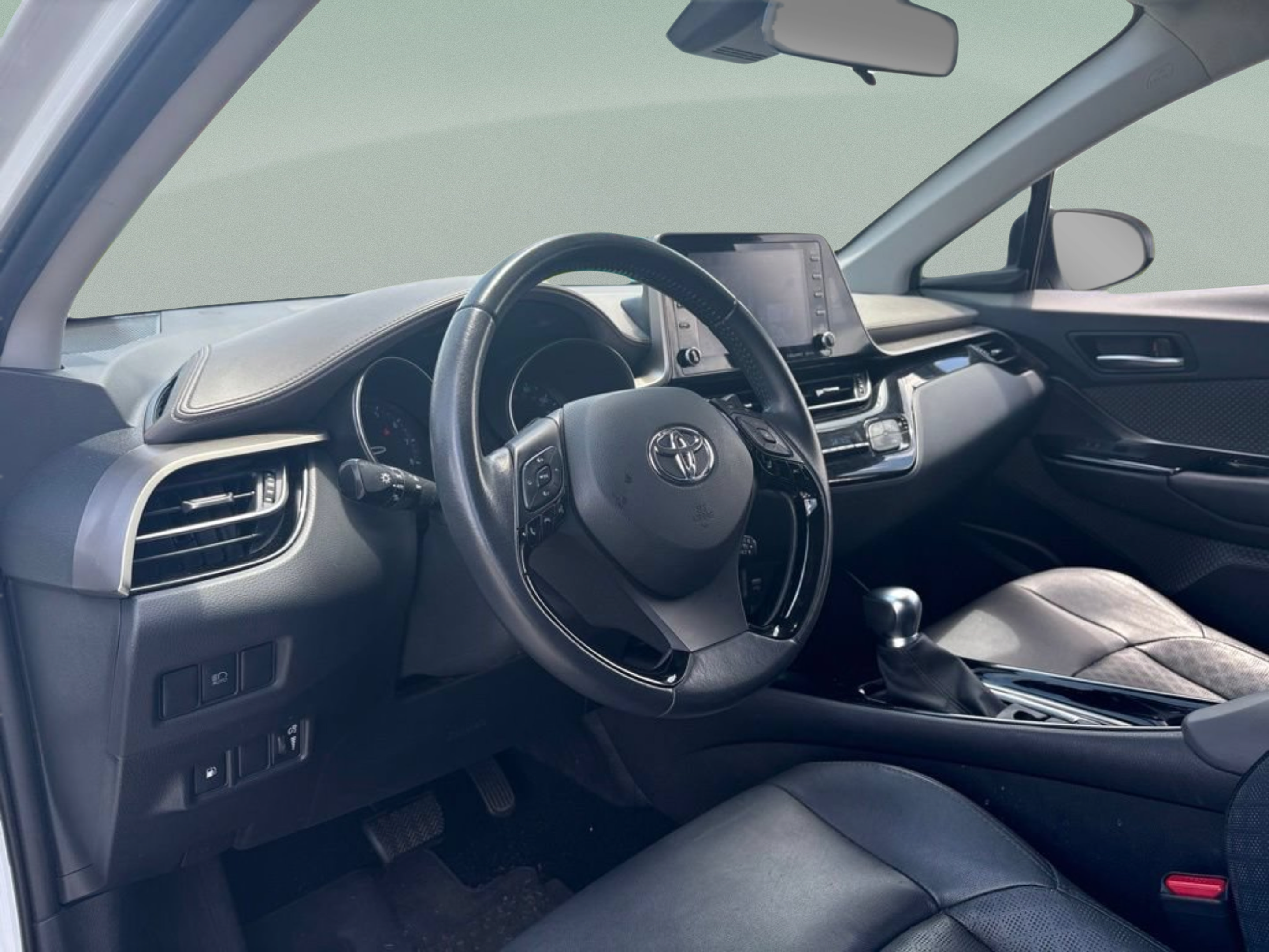 Used 2022 Toyota C-HR Limited FWD image 16