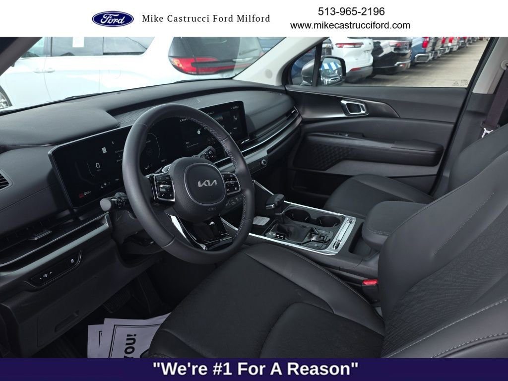 Used 2026 Kia Carnival SX w/ SX Dark Edition Package FWD image 8