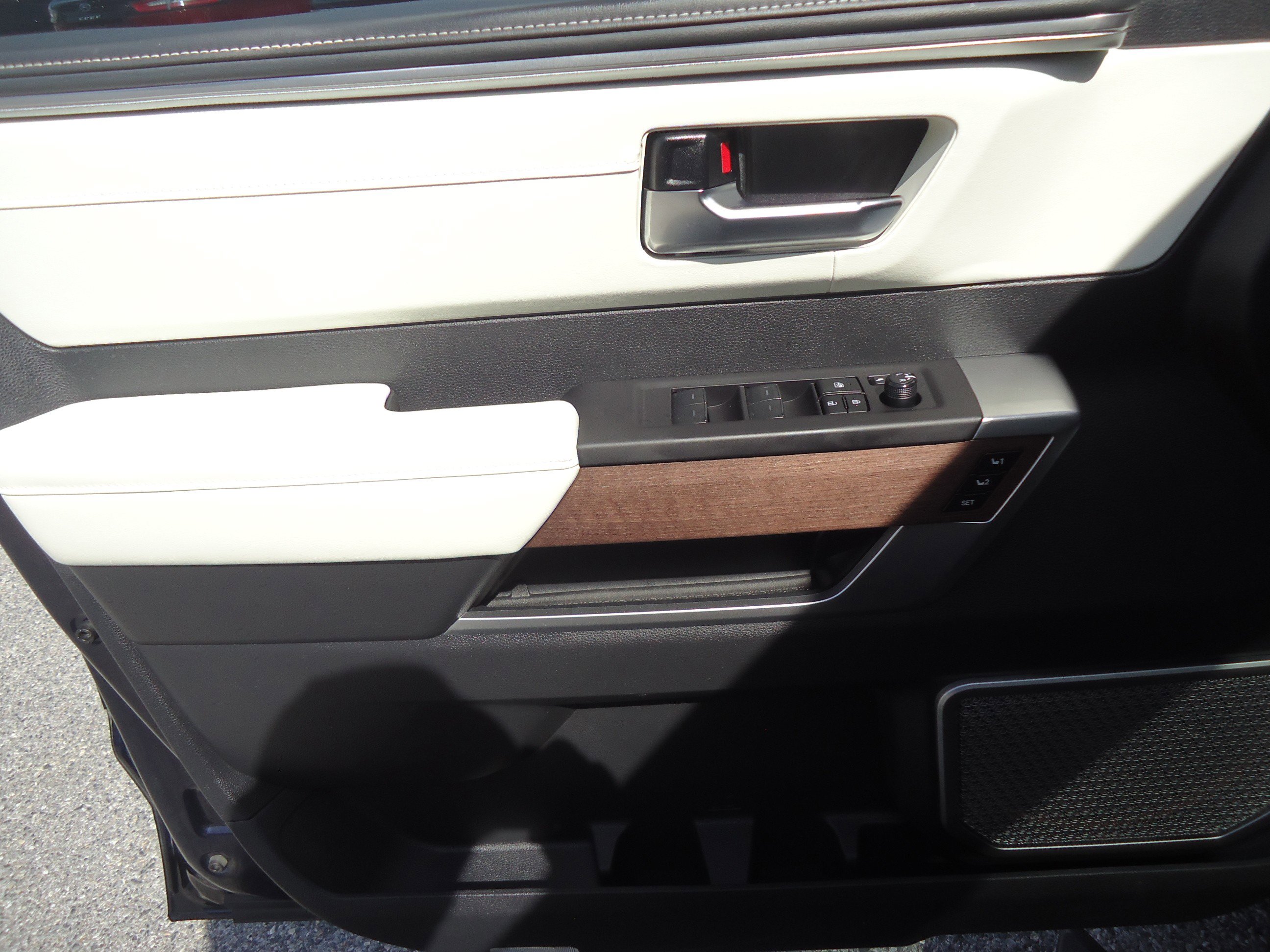 Used 2023 Toyota Sequoia Capstone AWD/4WD image 26