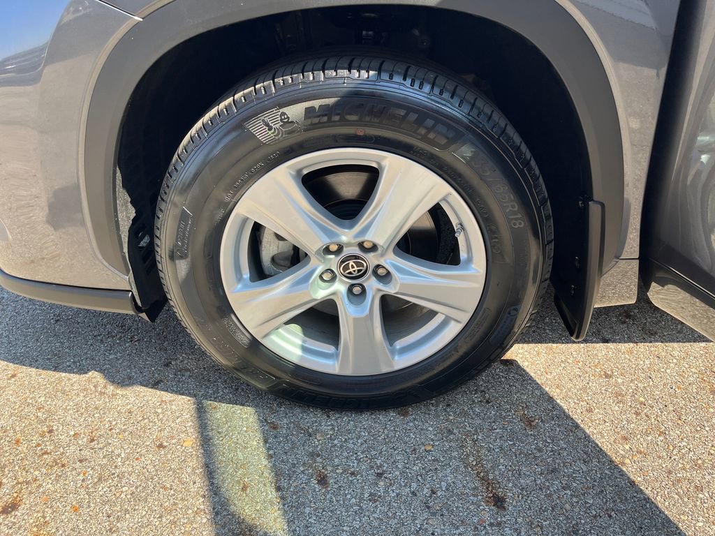 Certified 2023 Toyota Highlander L image 30