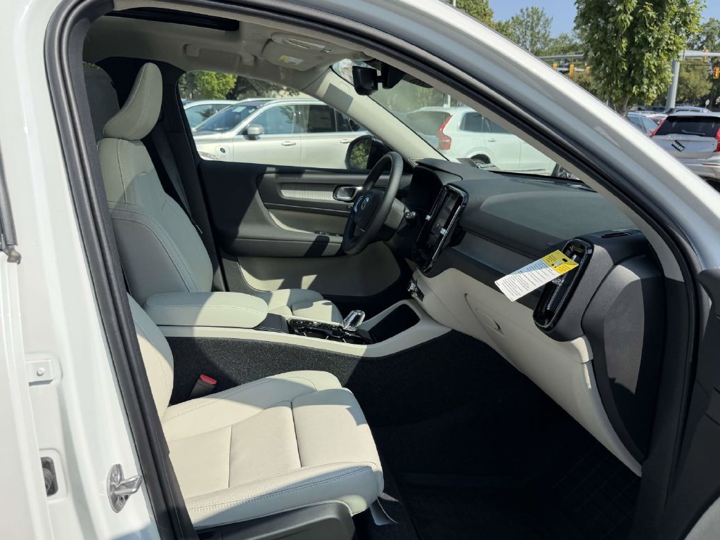 New 2026 Volvo XC40 B5 Ultra w/ Protection Package Premier AWD/4WD image 11