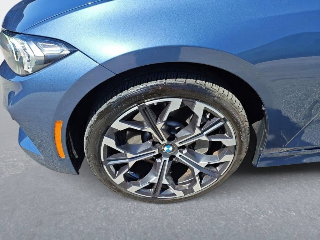 Used 2025 BMW 330i xDrive Sedan w/ Premium Package AWD/4WD image 9