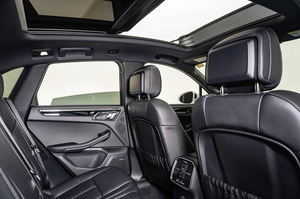 Certified 2026 Porsche Macan AWD/4WD image 15
