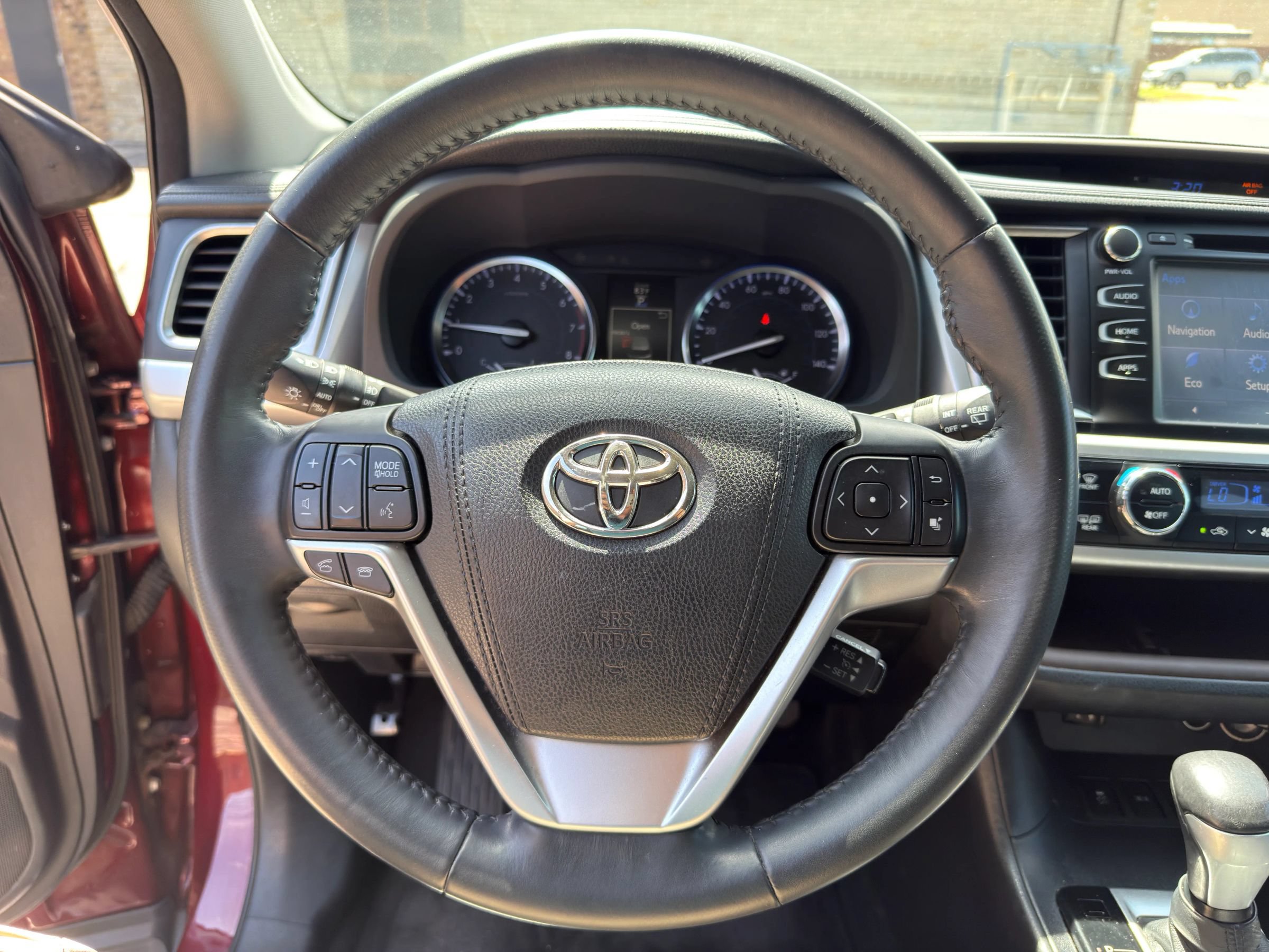 Used 2015 Toyota Highlander XLE FWD image 11
