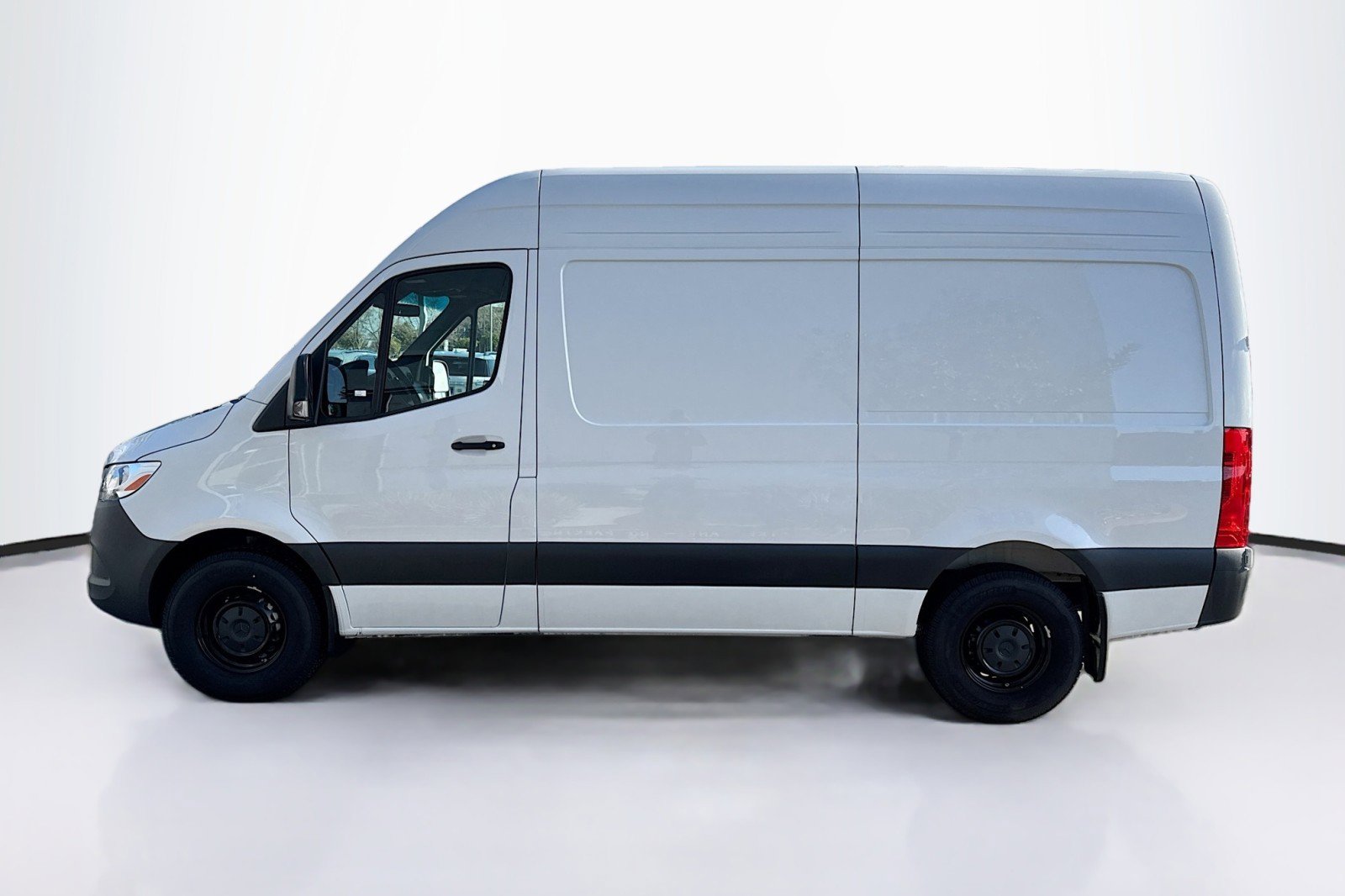 Used 2025 Mercedes-Benz Sprinter 2500 image 8