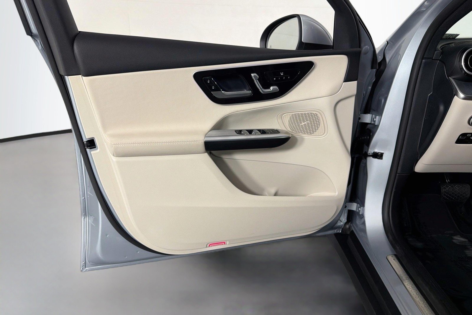 Certified 2025 Mercedes-Benz GLC 350e 4MATIC image 22