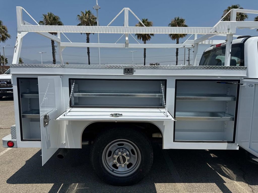New 2025 Ford F350 XL w/ XL Chrome Package image 19