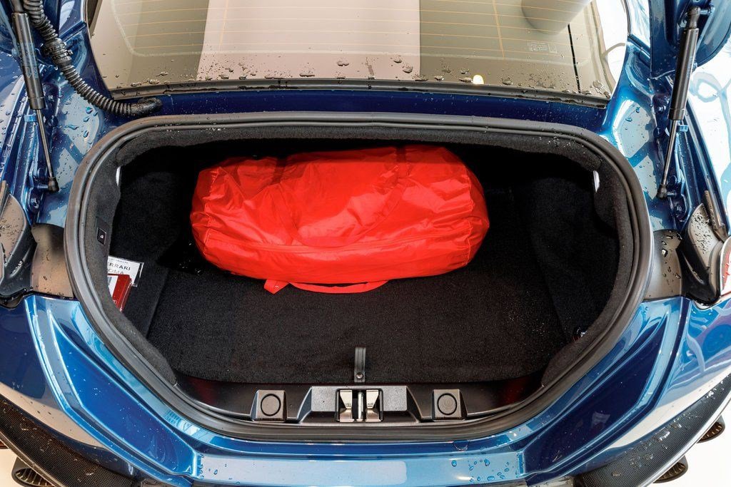 Used 2024 Ferrari Roma image 34