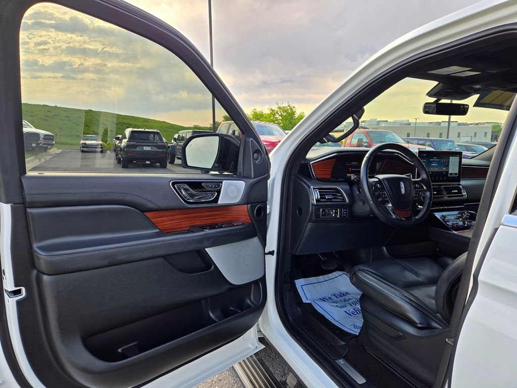 Used 2024 Lincoln Navigator L Reserve AWD/4WD image 10