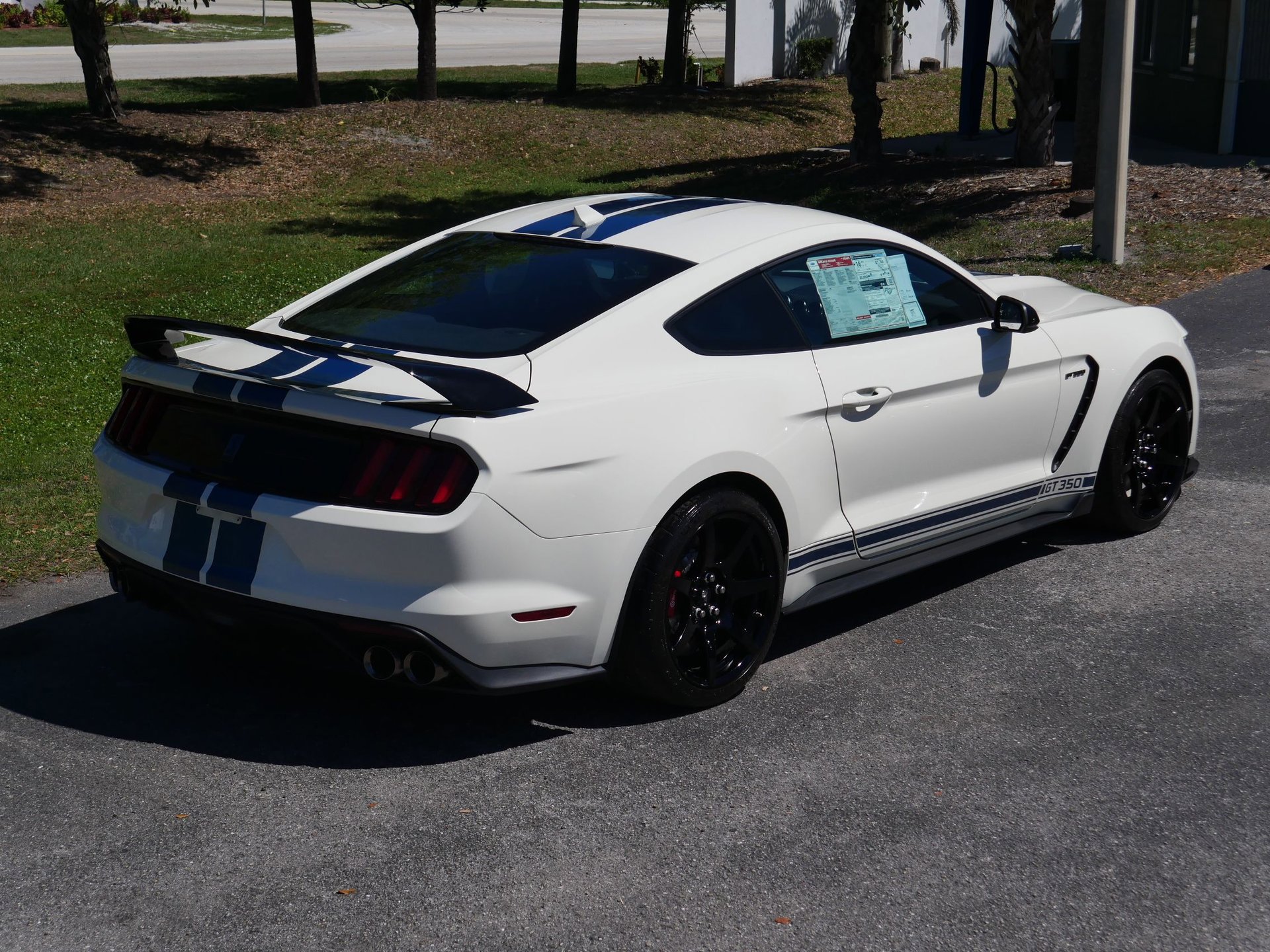 Used 2020 Ford Mustang Shelby GT350R w/ GT350R Equipment Group 920A RWD image 54
