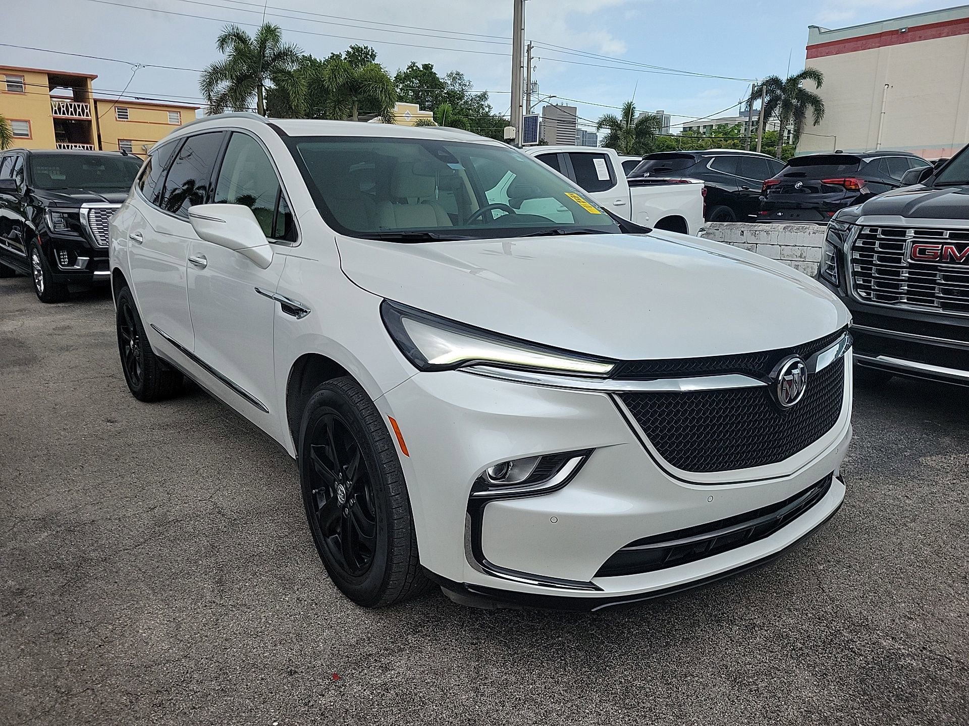 Used 2023 Buick Enclave Essence w/ Sport Touring Edition image 4
