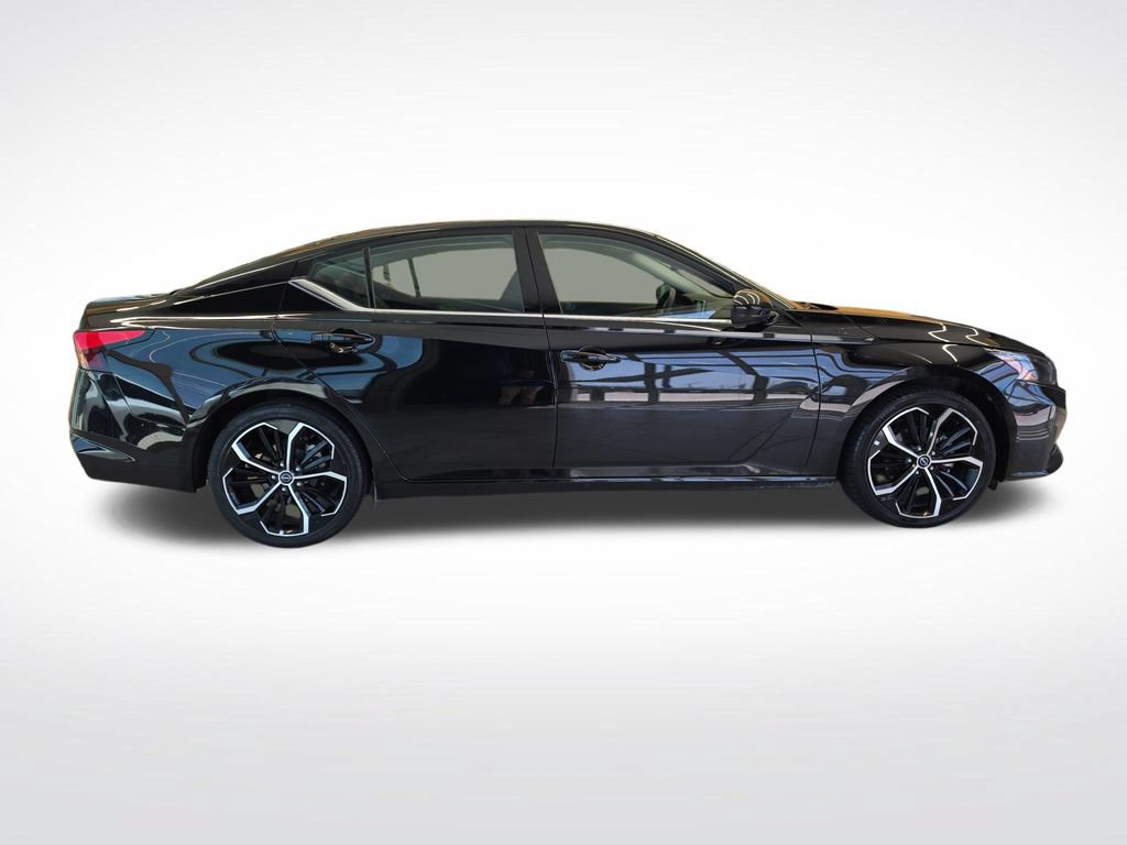 Used 2024 Nissan Altima 2.5 SR FWD image 7
