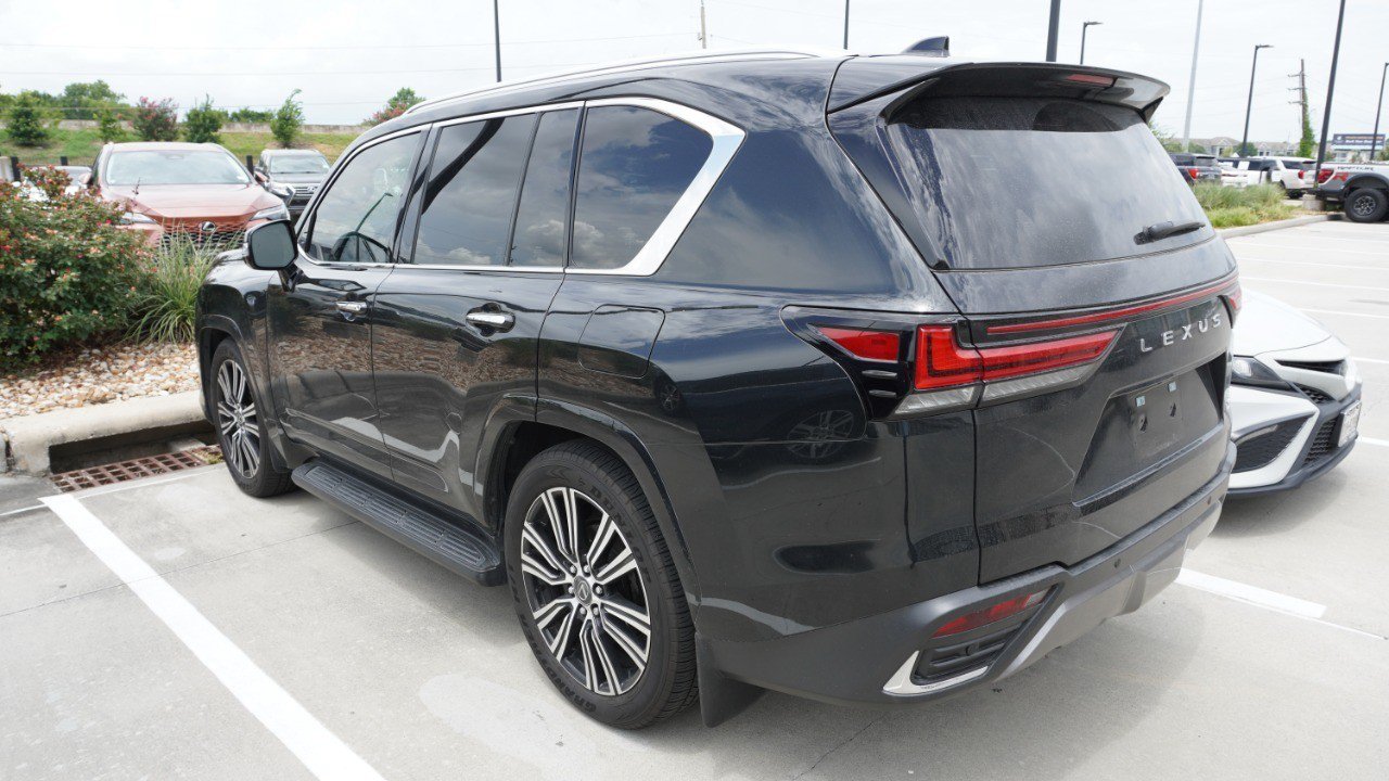 Certified 2026 Lexus LX 600 4WD w/ Accessory Package (Z1) image 8