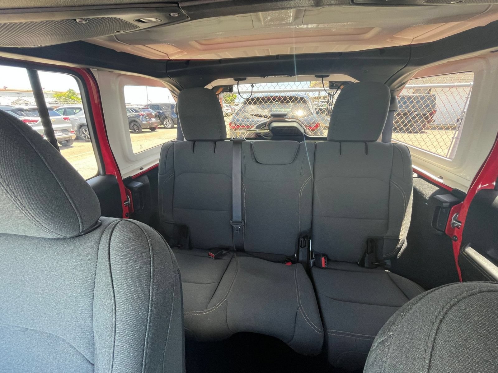 Used 2025 Jeep Wrangler Unlimited Sahara AWD/4WD image 37