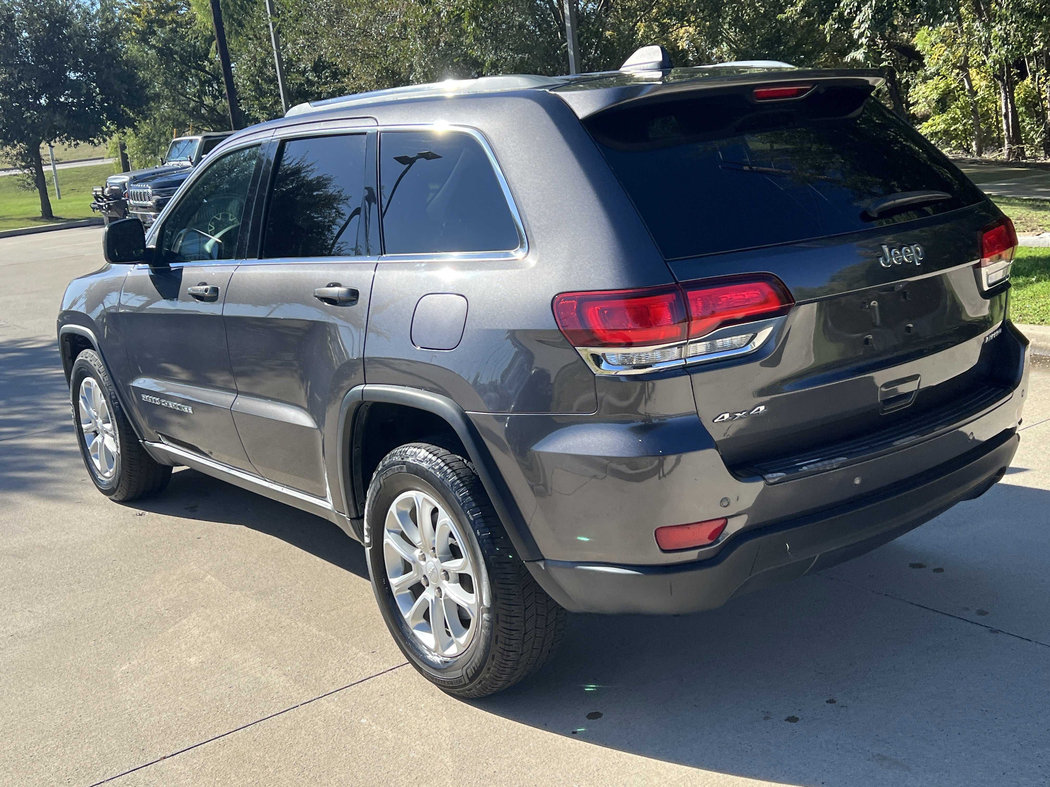 Used 2021 Jeep Grand Cherokee Laredo X image 8