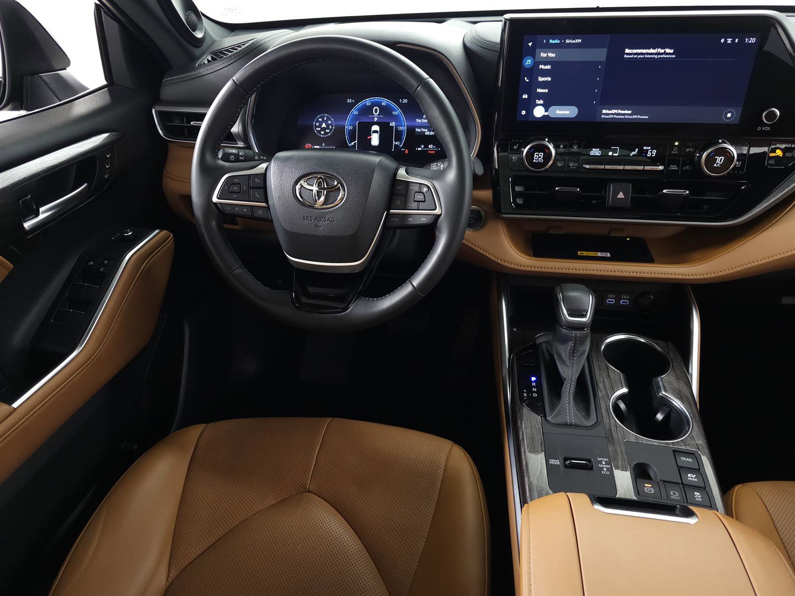 Used 2024 Toyota Highlander Platinum image 18