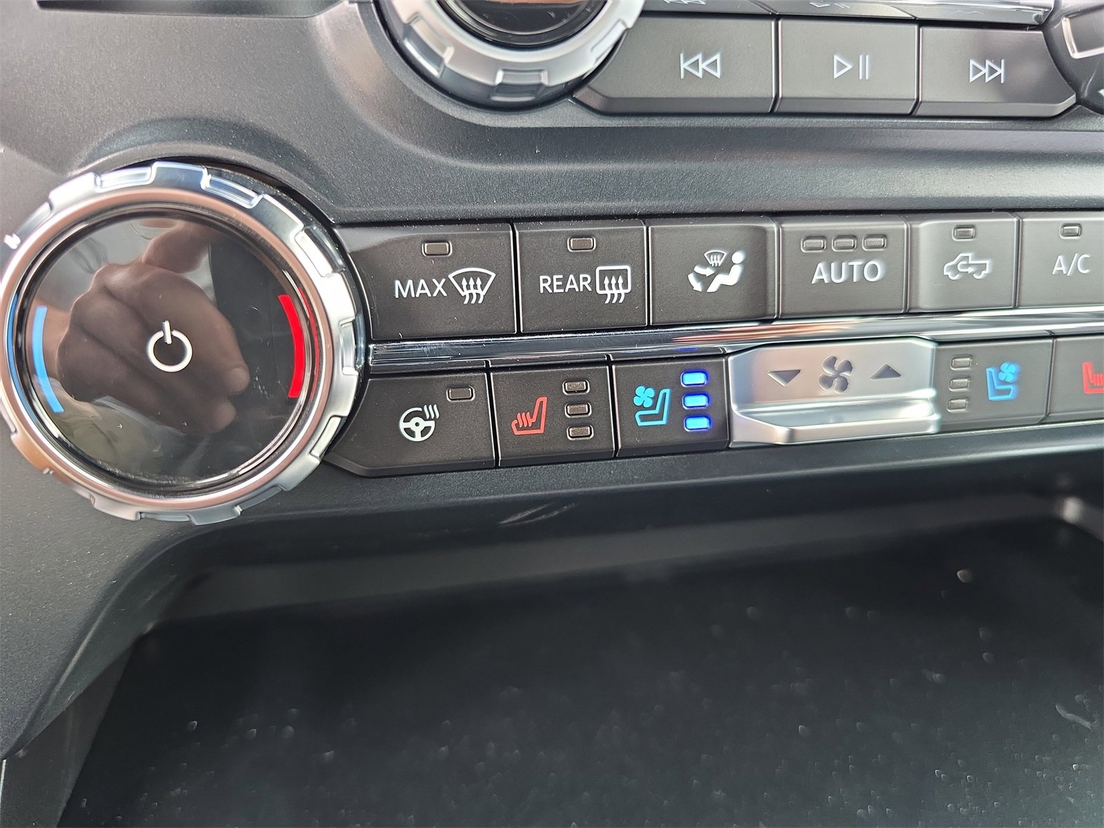 New 2025 Ford F150 Lariat w/ Equipment Group 502A High image 18