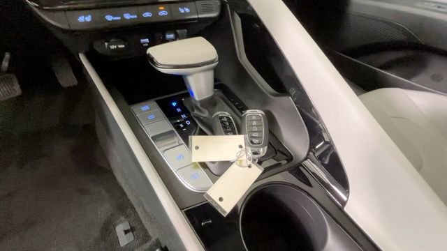 Certified 2023 Hyundai Elantra Limited w/ Winter Weather Package FWD image 30