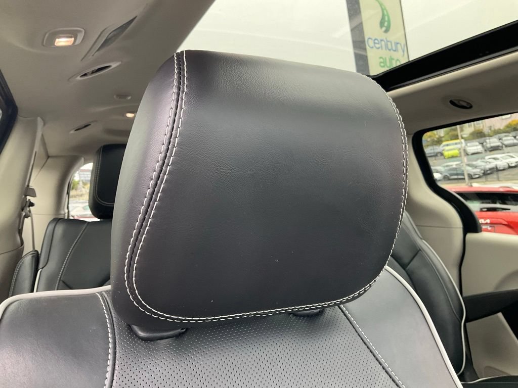 Used 2023 Chrysler Pacifica Limited FWD image 69