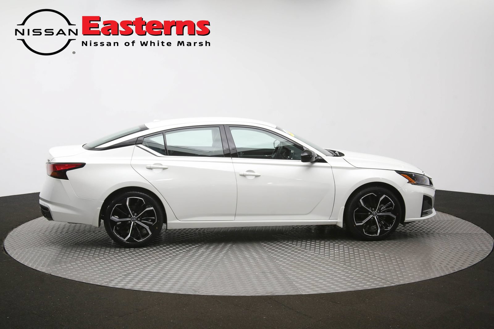 Used 2025 Nissan Altima 2.5 SR FWD image 43