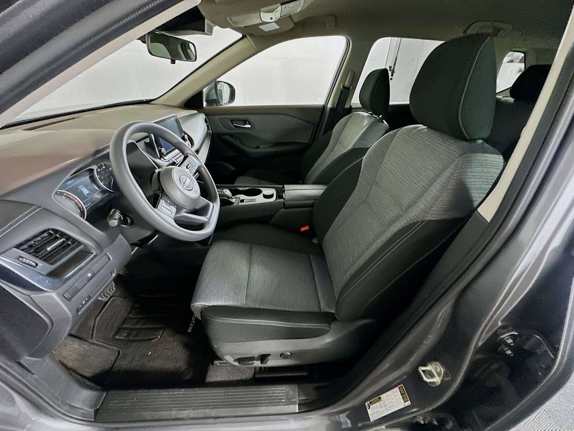 Used 2023 Nissan Rogue SV image 13