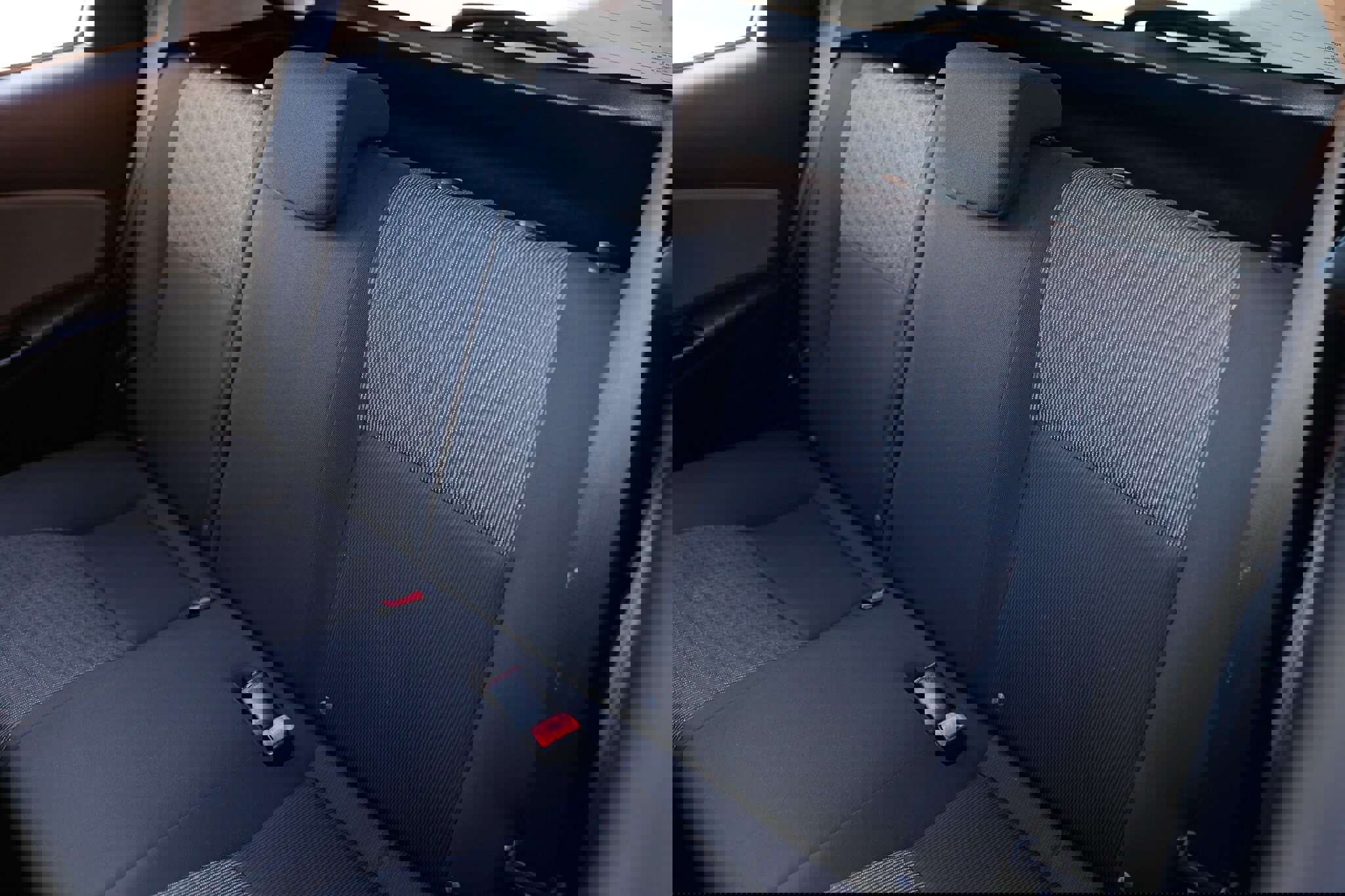 Used 2016 Toyota Yaris L image 11