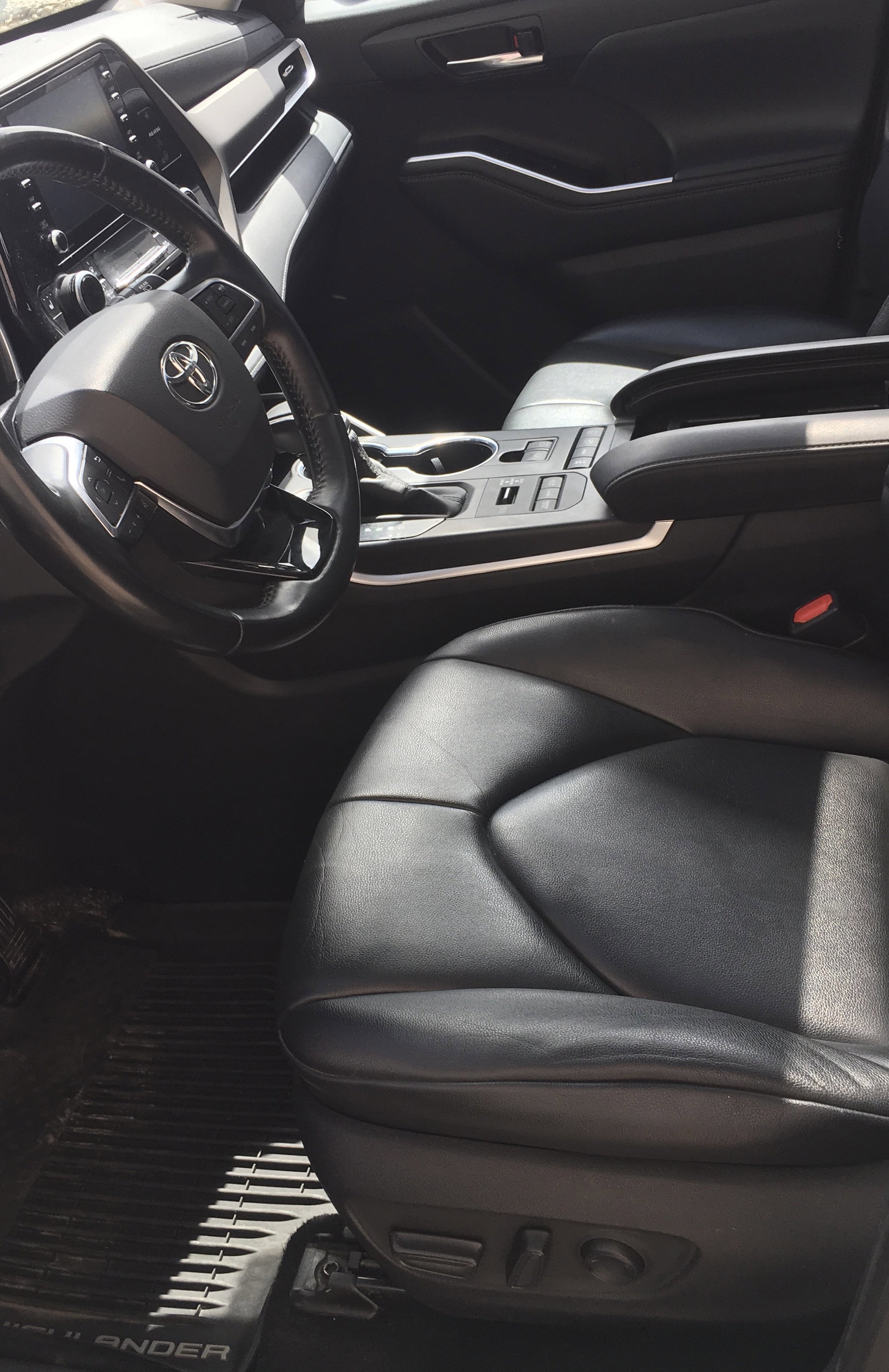 Used 2020 Toyota Highlander XLE AWD/4WD image 11