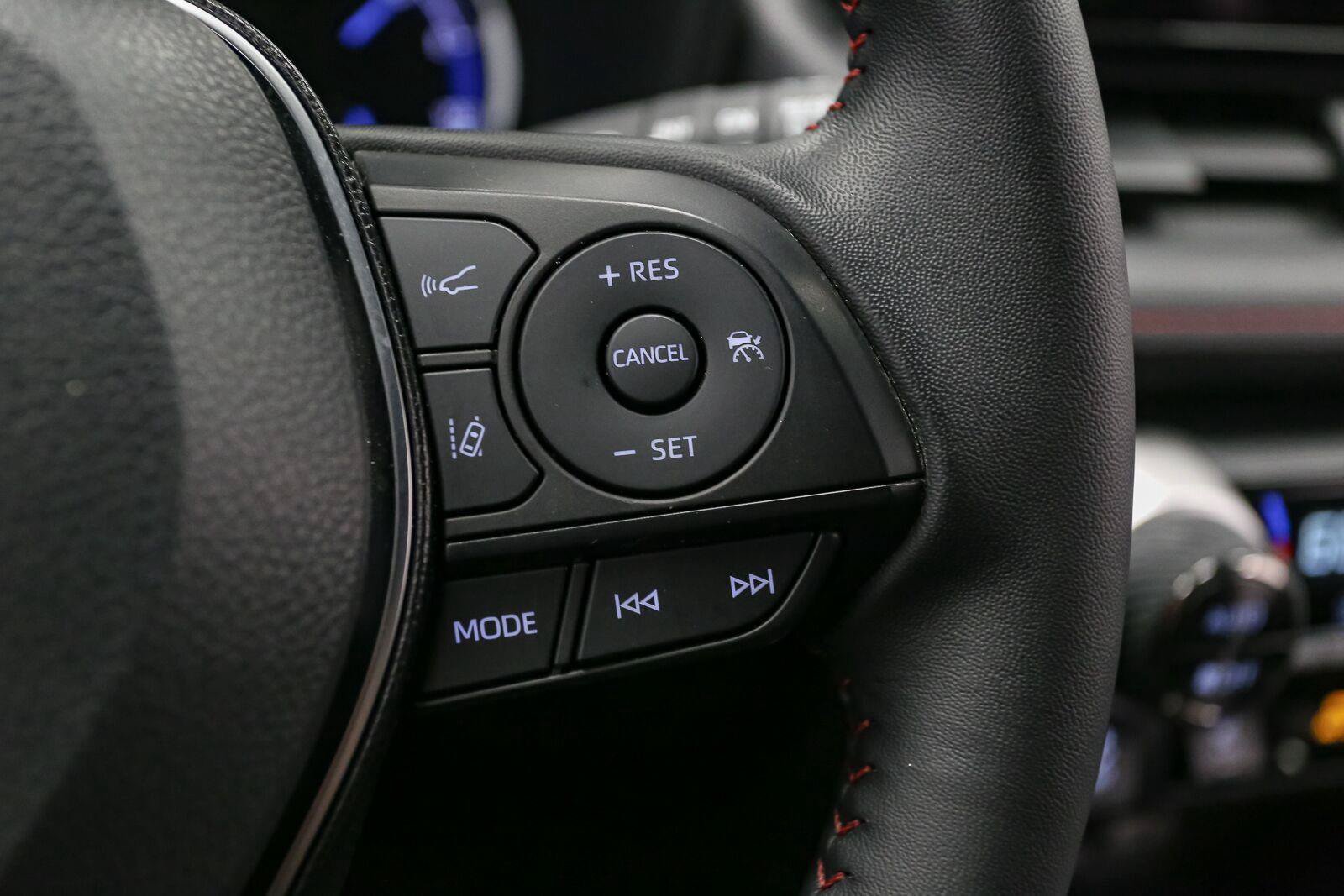 Used 2025 Toyota RAV4 SE AWD/4WD image 32
