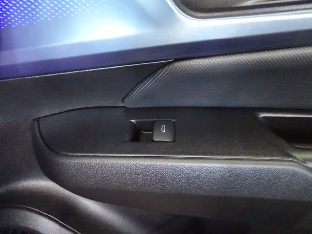 Certified 2024 Chevrolet Equinox EV LT w/ LPO, Blackout Package FWD image 9