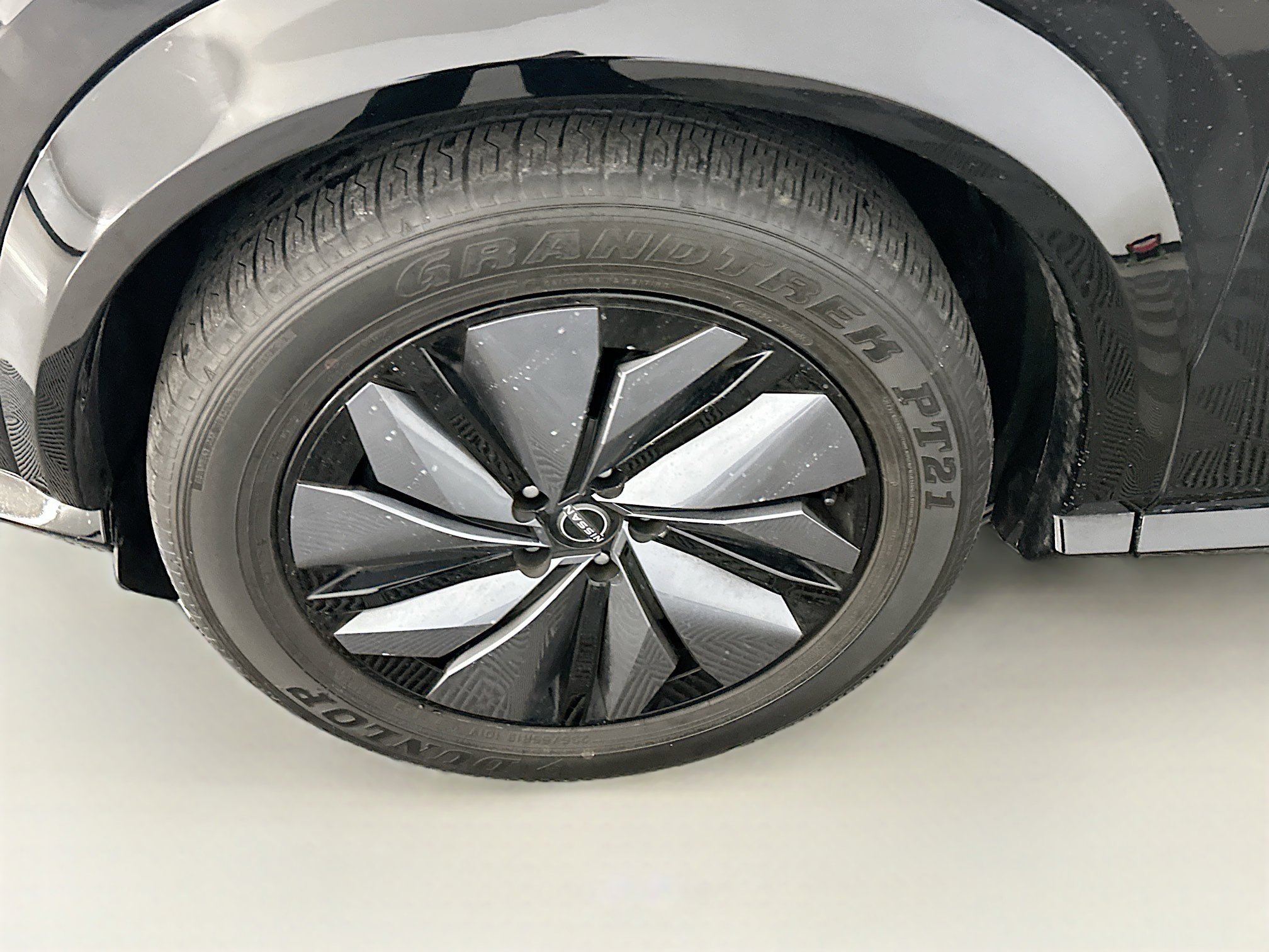 Used 2023 Nissan Ariya AWD image 11