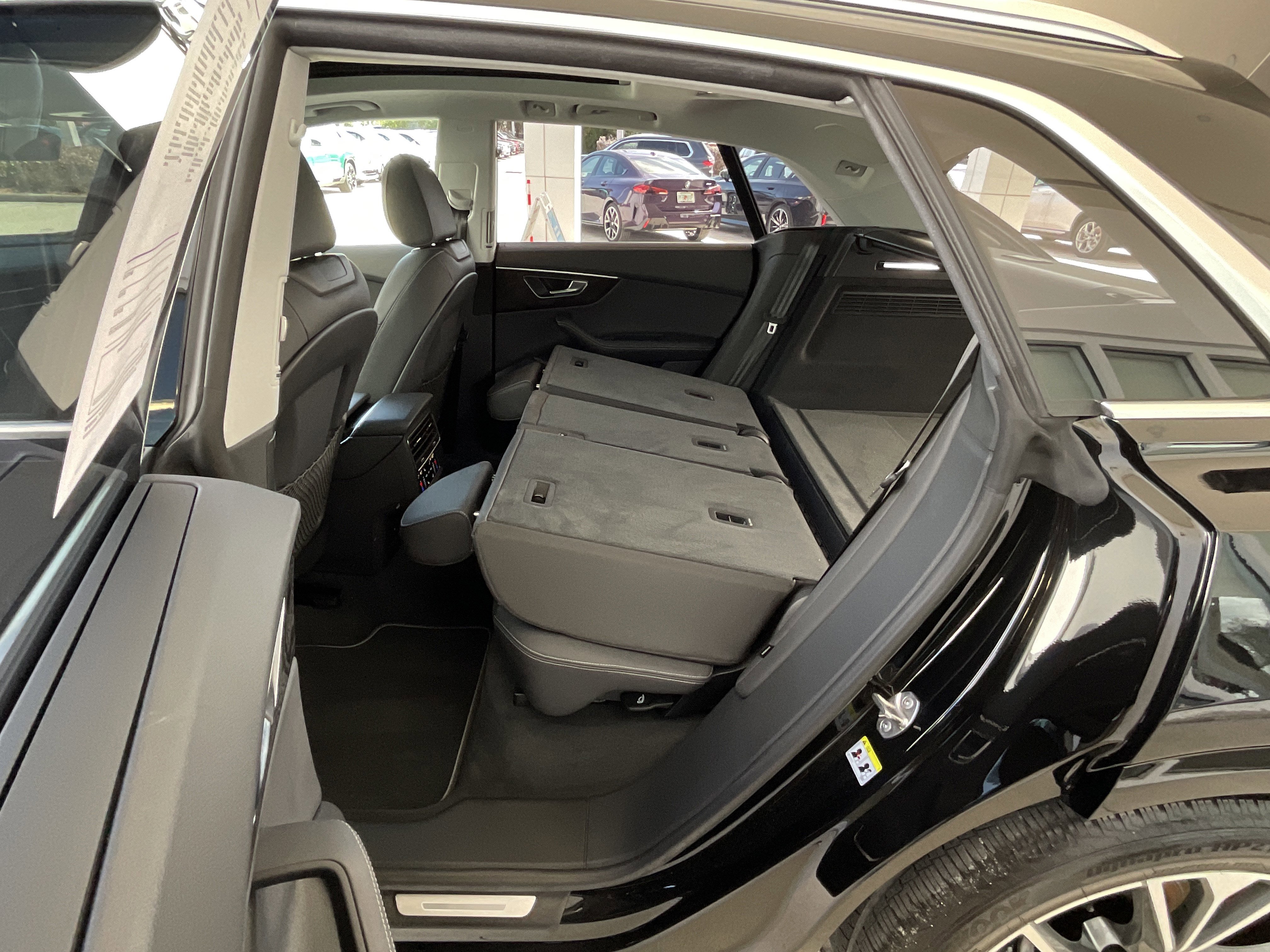 Used 2023 Audi Q8 Prestige image 30