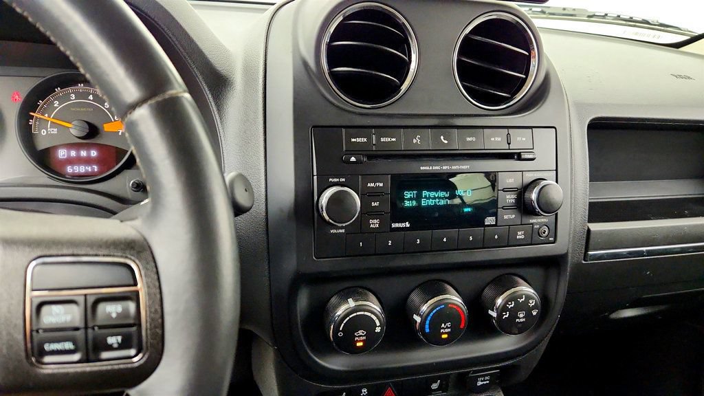 Used 2014 Jeep Patriot Latitude AWD/4WD image 17
