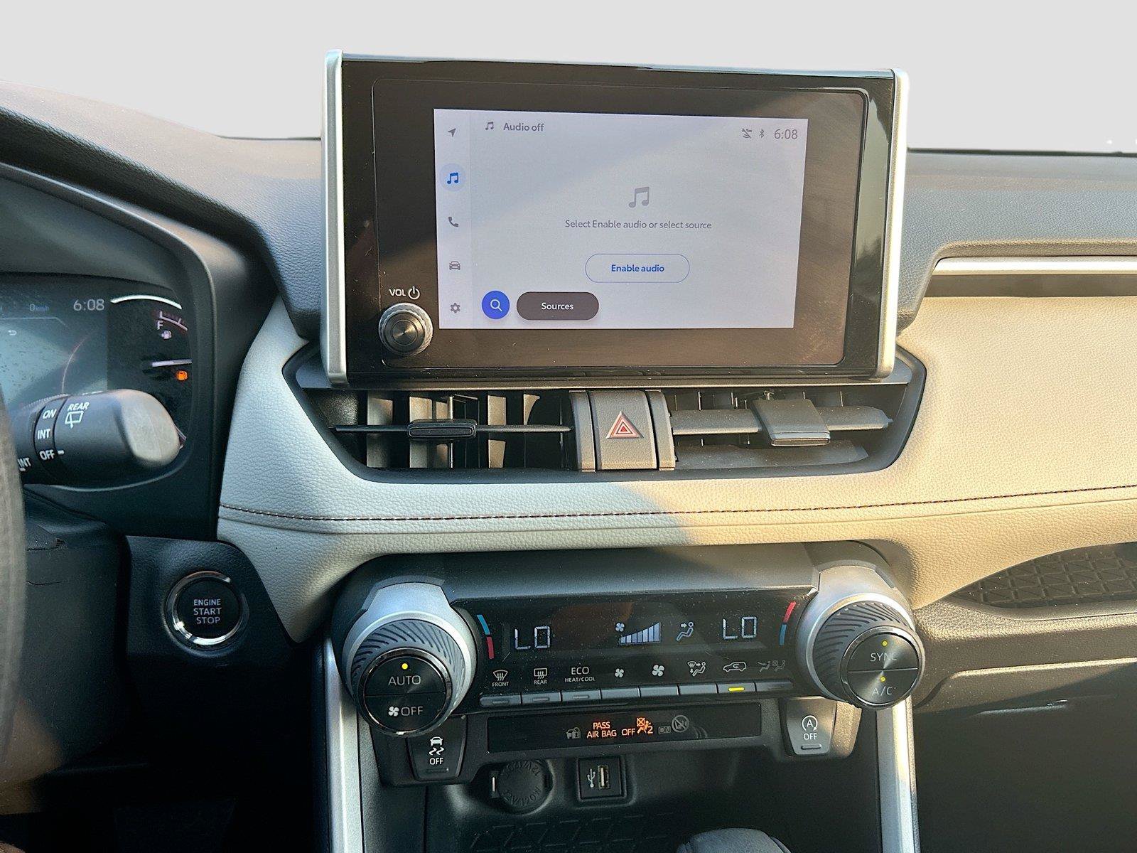 Used 2025 Toyota RAV4 XLE FWD image 30
