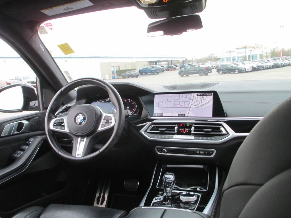 Used 2022 BMW X7 M50i w/ Dynamic Handling Package image 31