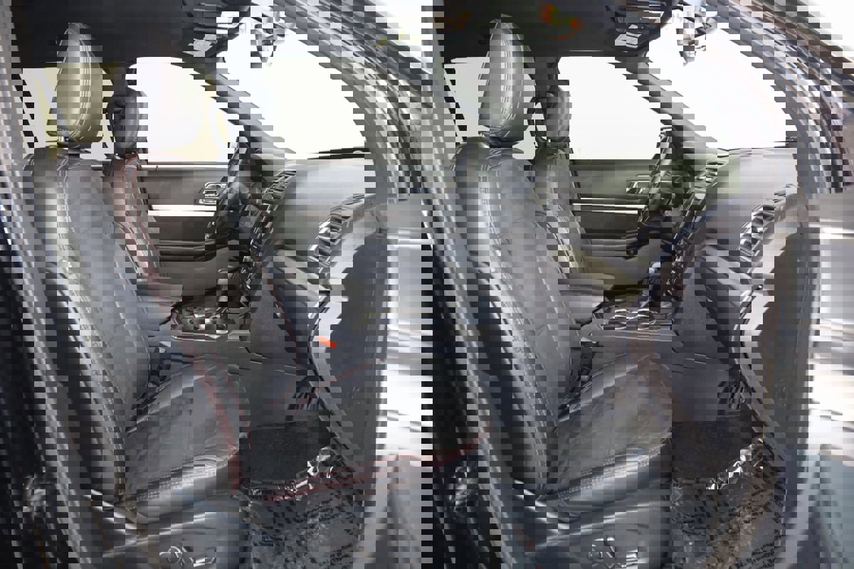 Used 2018 Ford Explorer XLT w/ Equipment Group 202A image 12