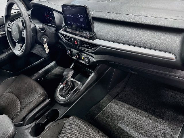 Certified 2024 Kia Forte LXS w/ LXS Technology Package FWD image 30