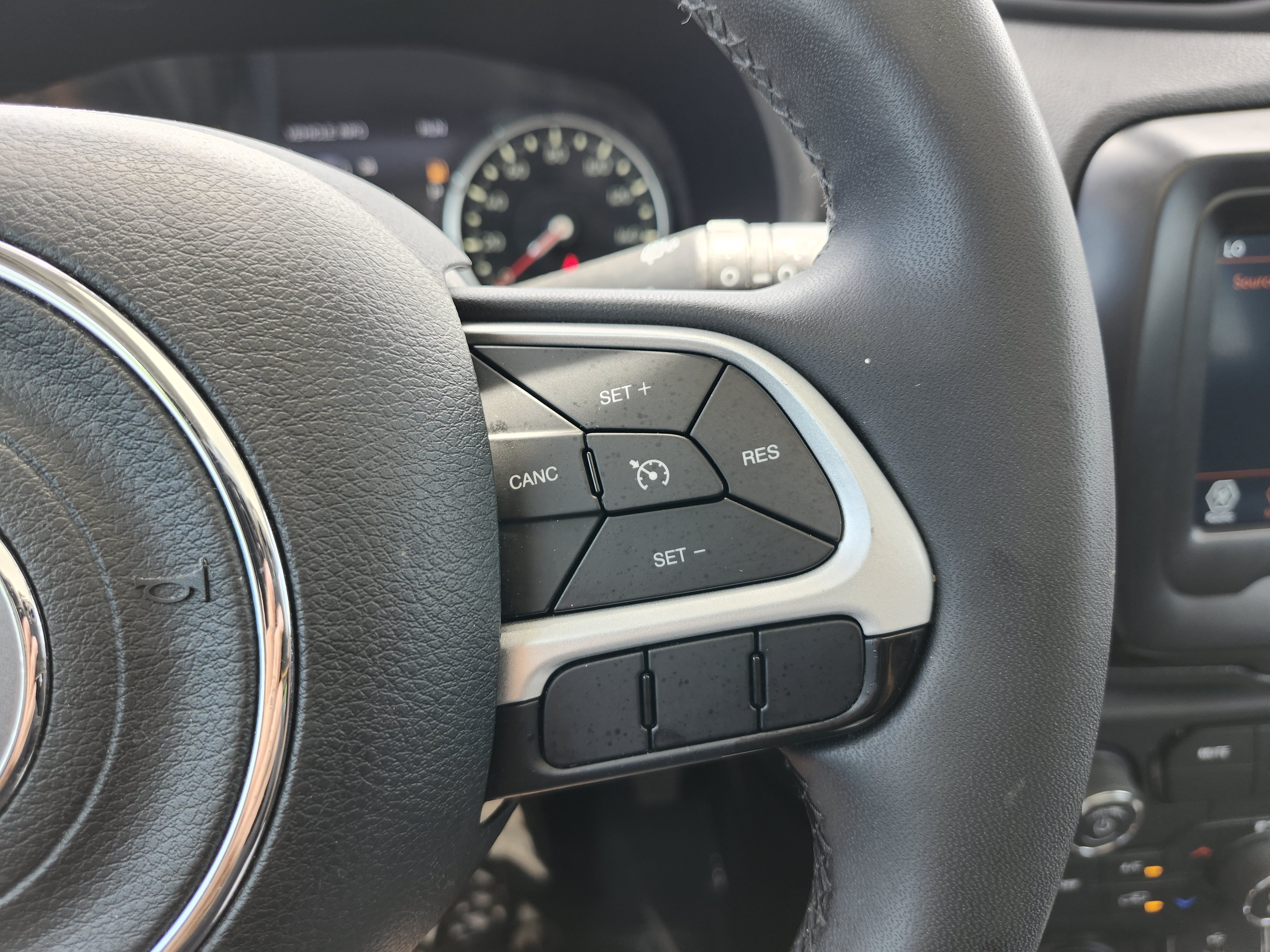 Used 2021 Jeep Renegade Latitude w/ Sun & Sound Group AWD/4WD image 31