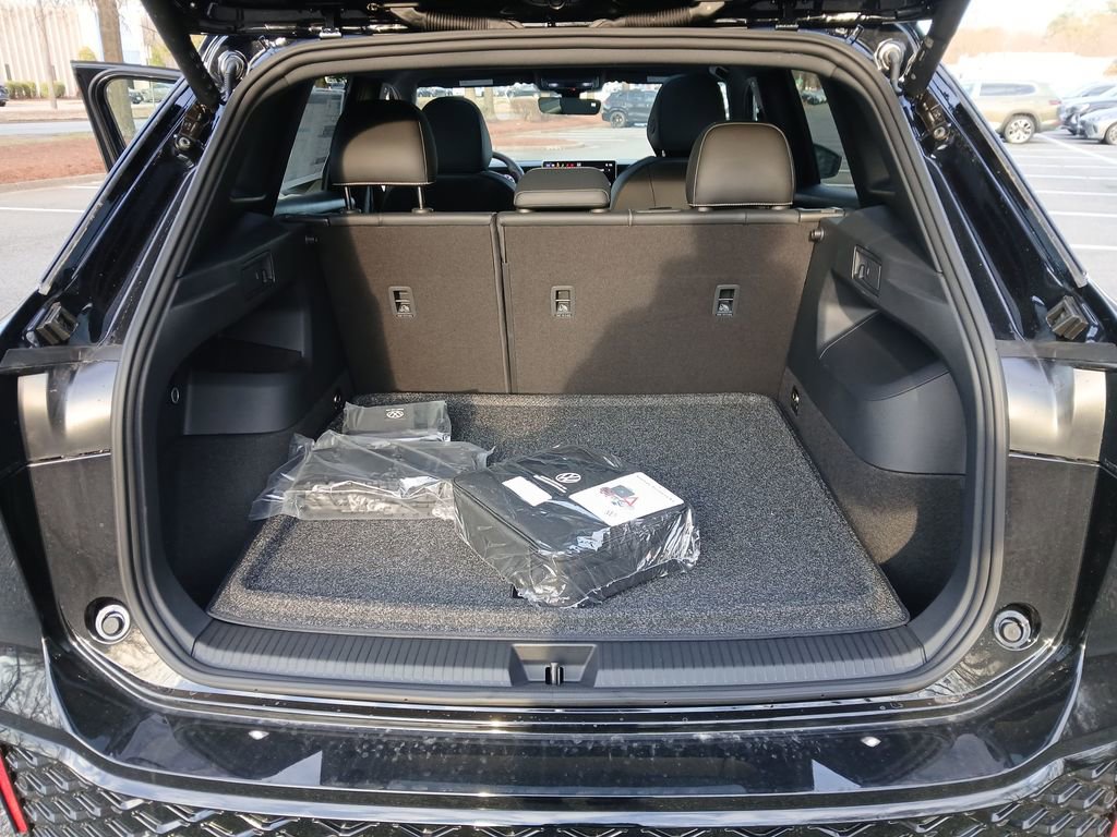 New 2026 Volkswagen Tiguan SE R-Line FWD image 22
