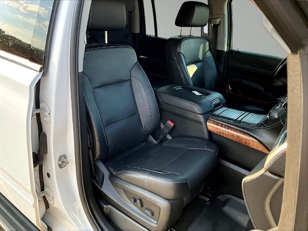 Used 2018 Chevrolet Suburban Premier AWD/4WD image 32