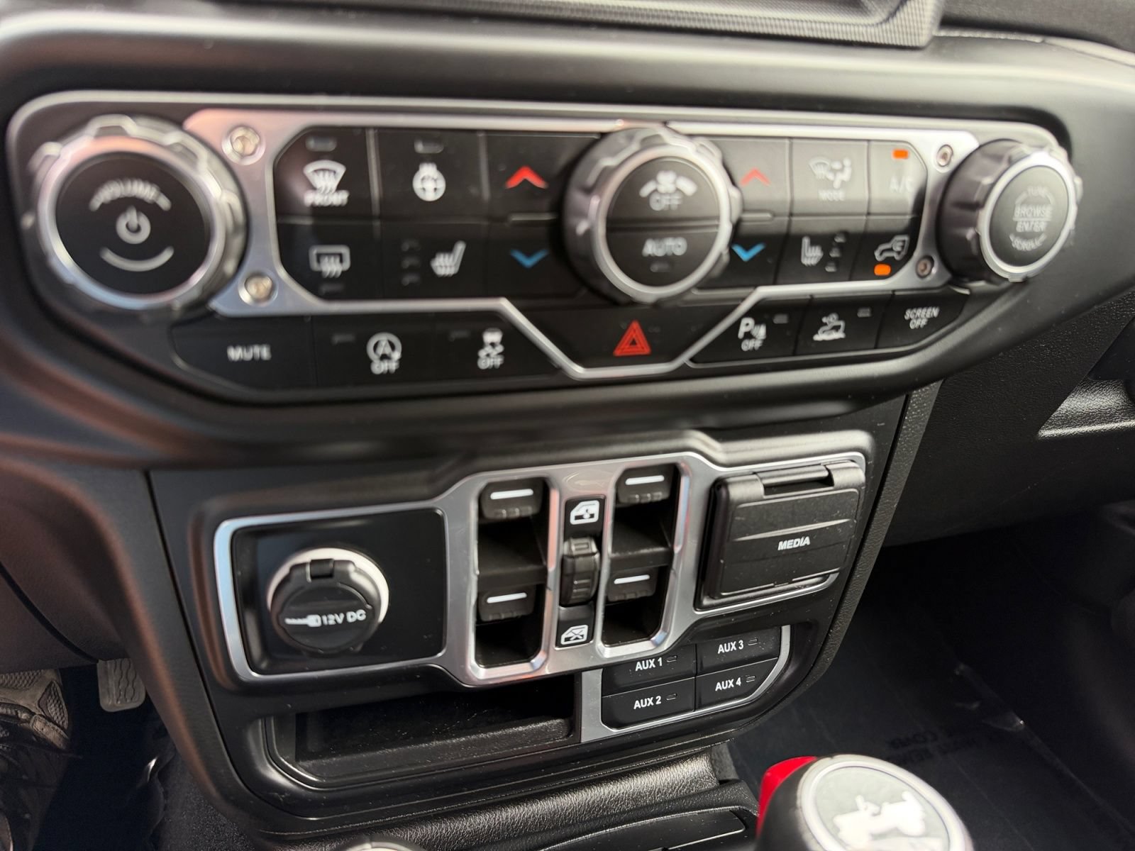Used 2023 Jeep Wrangler Unlimited Sahara w/ LED Lighting Group AWD/4WD image 23