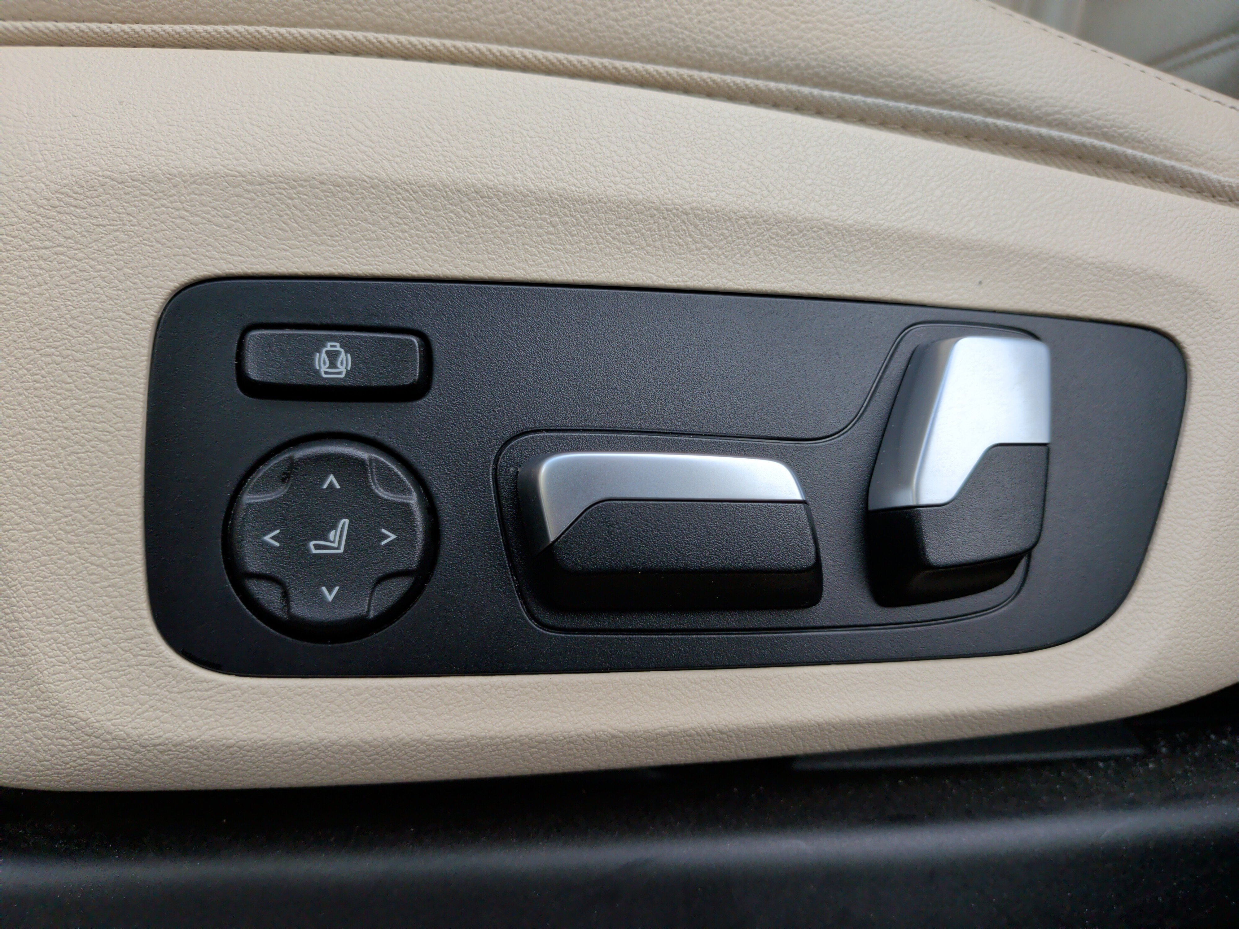 Used 2019 BMW X4 xDrive30i w/ Executive Package image 26