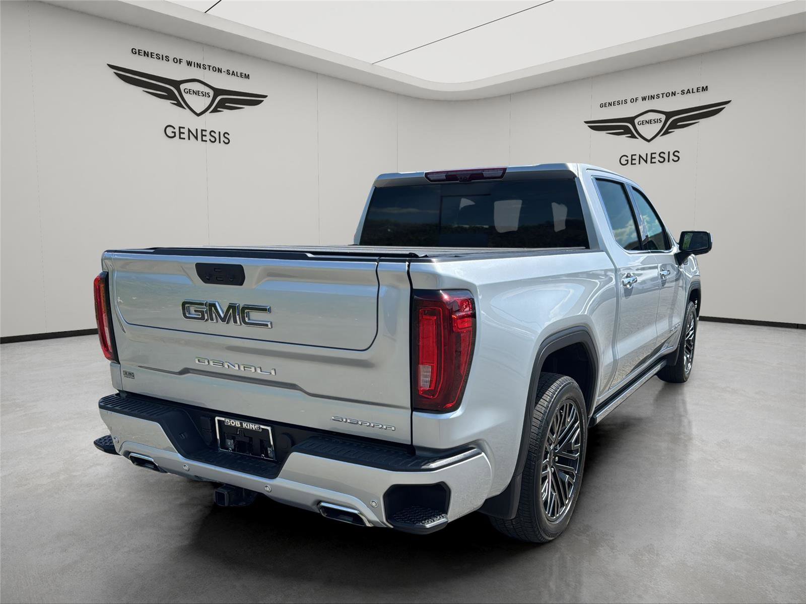 Used 2022 GMC Sierra 1500 Denali Ultimate AWD/4WD image 5